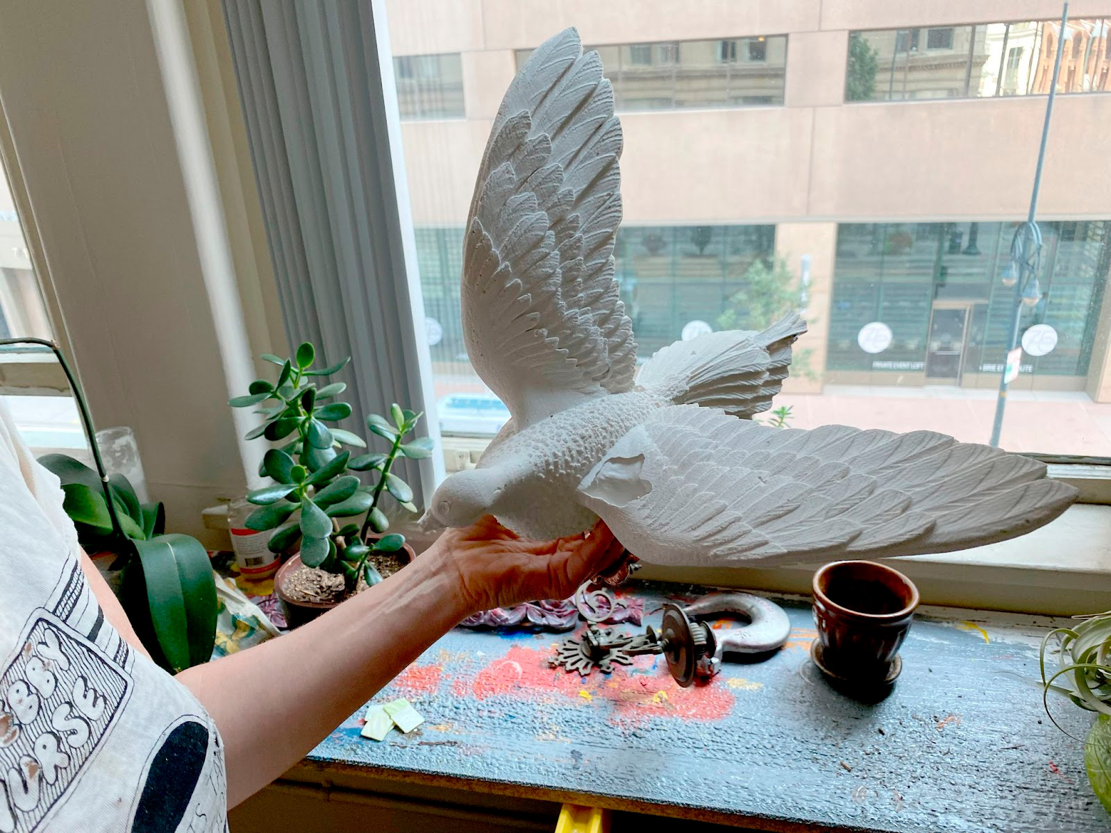 Rough-3D-Printed-Passenger-Pigeon_in-Linke’s-Studio_Denver-2021_Photo-by-Allyson-Lupovich_TheParlourBirds_MeowWolf