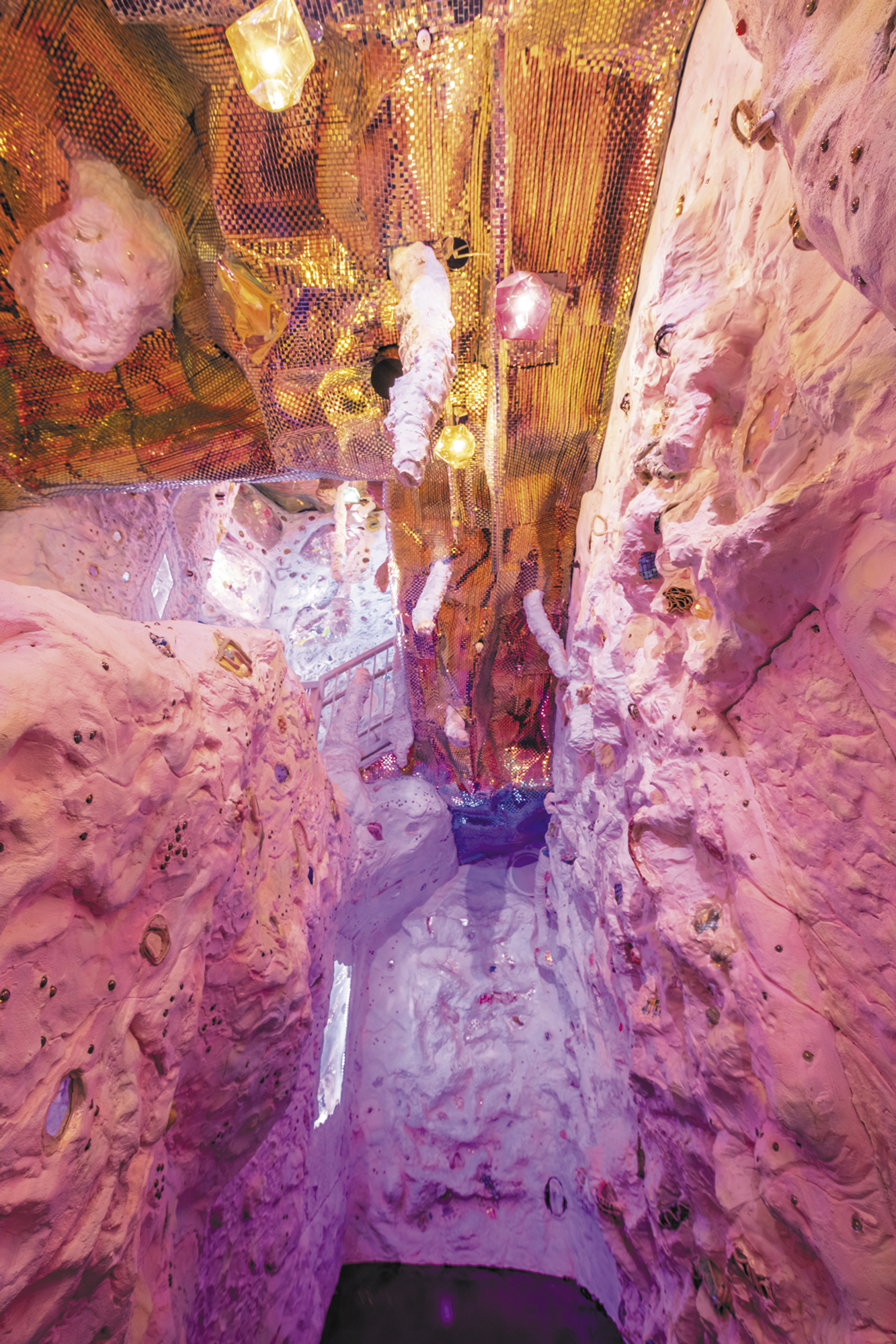 Explore the Newly Discovered Sparkle Cave of Denver by Allyson Lupovich_DEN_SparkleCave_SparkleCave_PhotoBy_JessBernstein
