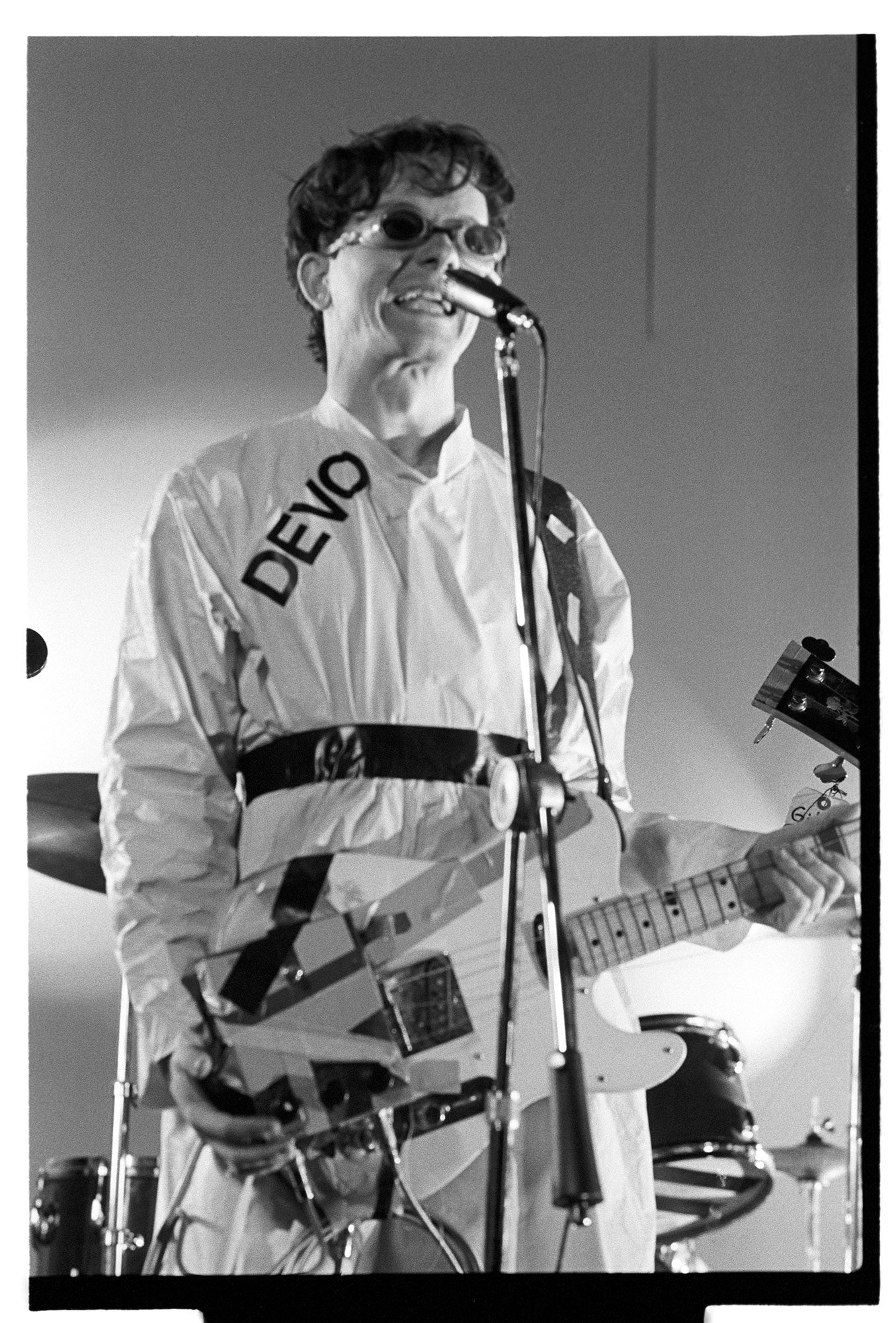 Mark-Mothersbaugh-DEVO-(Satisfaction-shoot)-by-Bobbie-Watson-Whitaker__An Evening With Mark Mothersbaugh | Interview by Jonny DeStefano & Krysti Joméi